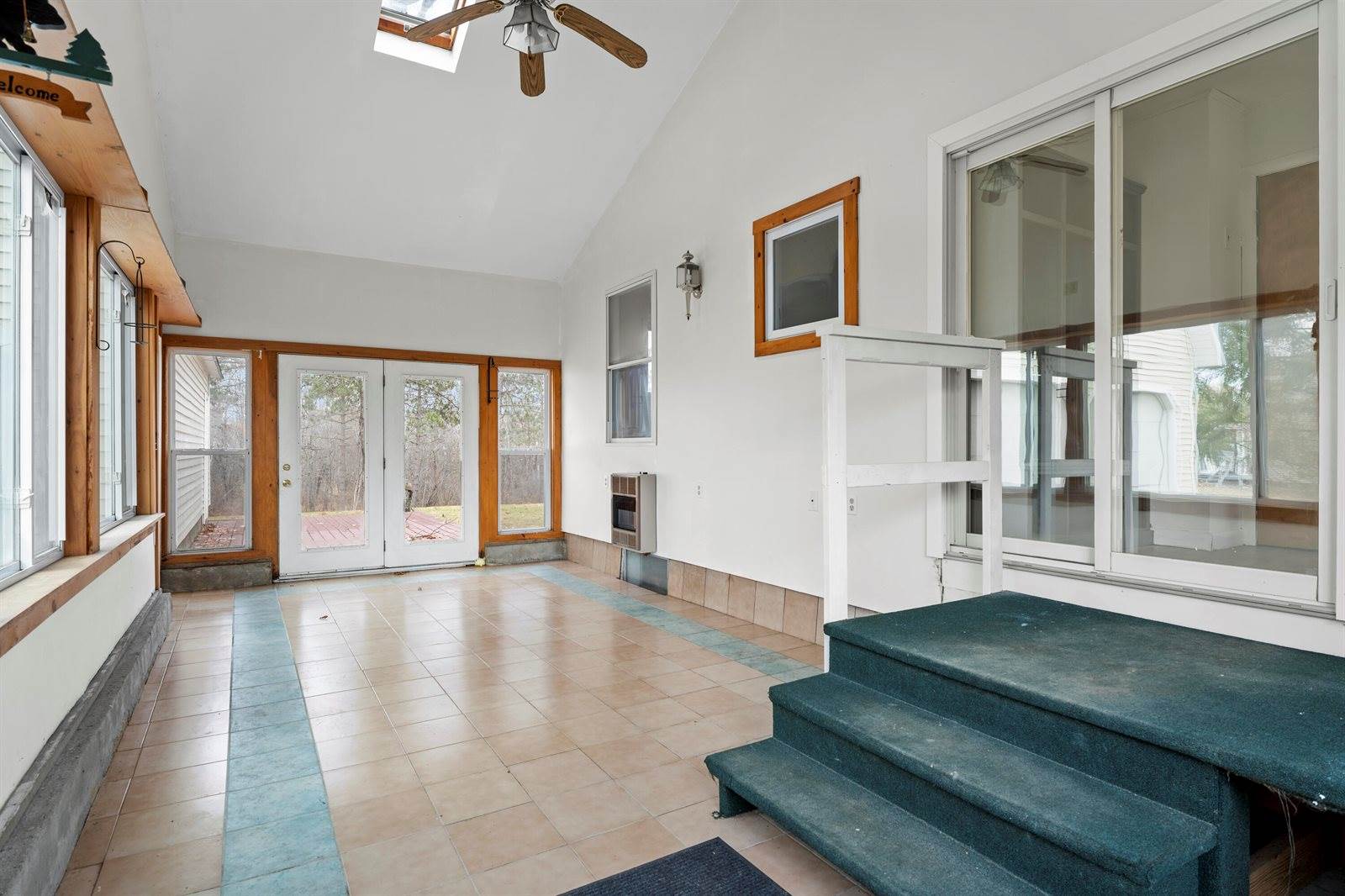 29 Thompson Road, Veazie, ME 04401