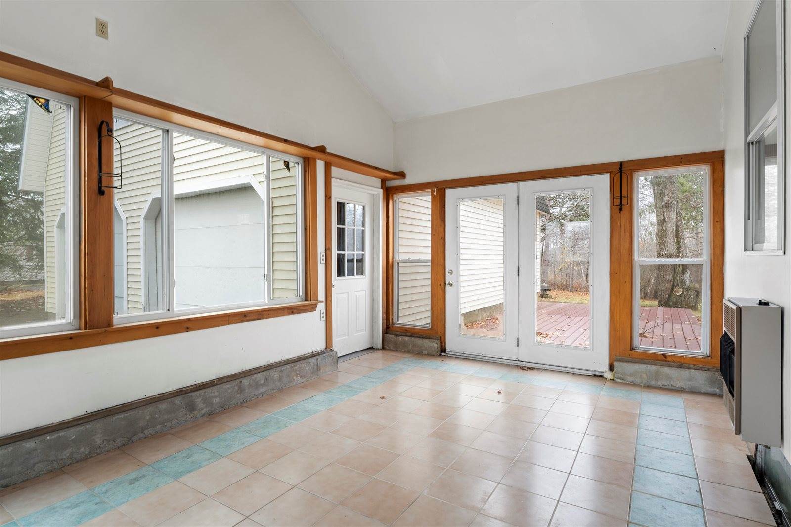 29 Thompson Road, Veazie, ME 04401