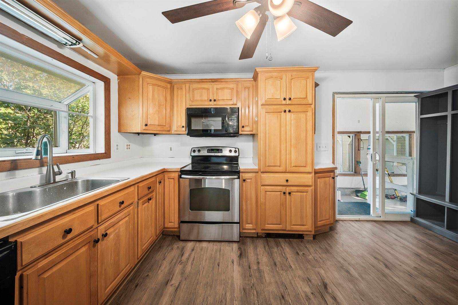 29 Thompson Road, Veazie, ME 04401