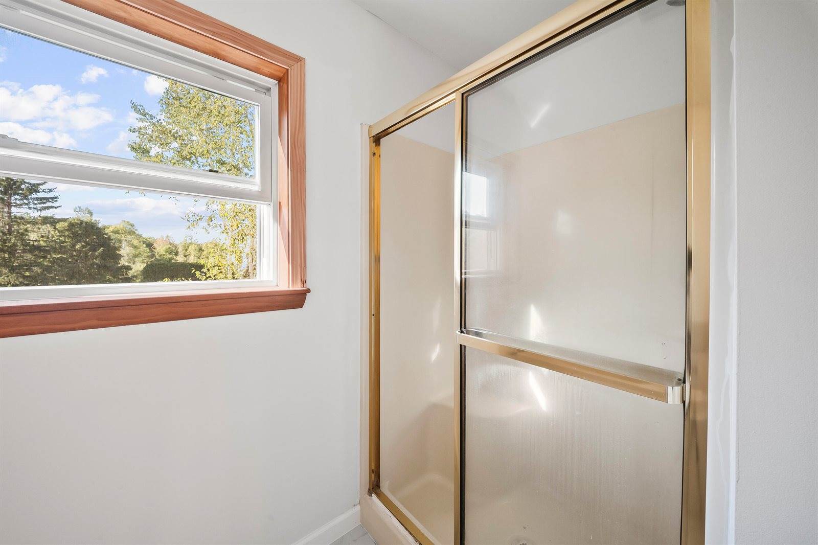 29 Thompson Road, Veazie, ME 04401