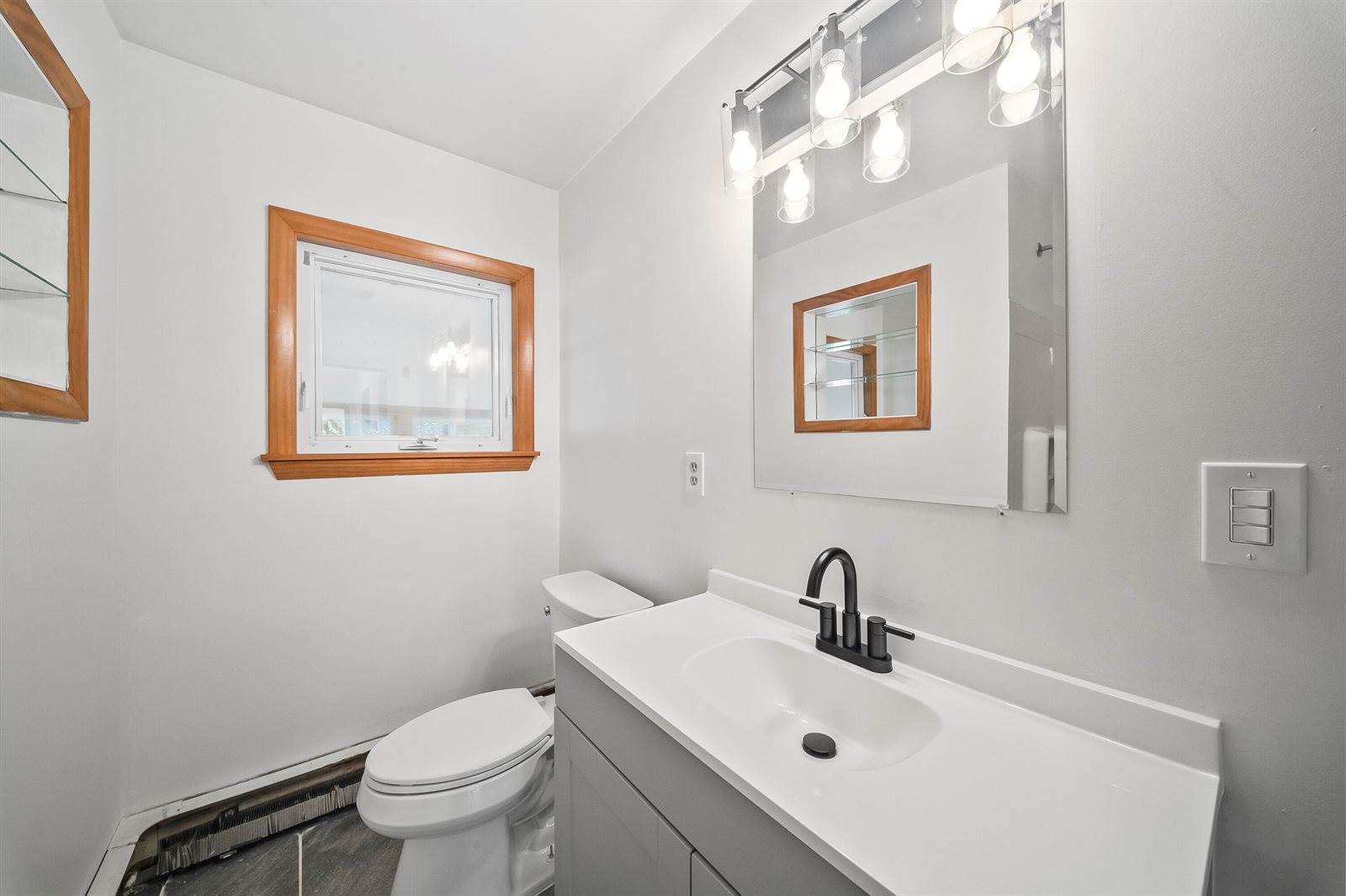 29 Thompson Road, Veazie, ME 04401