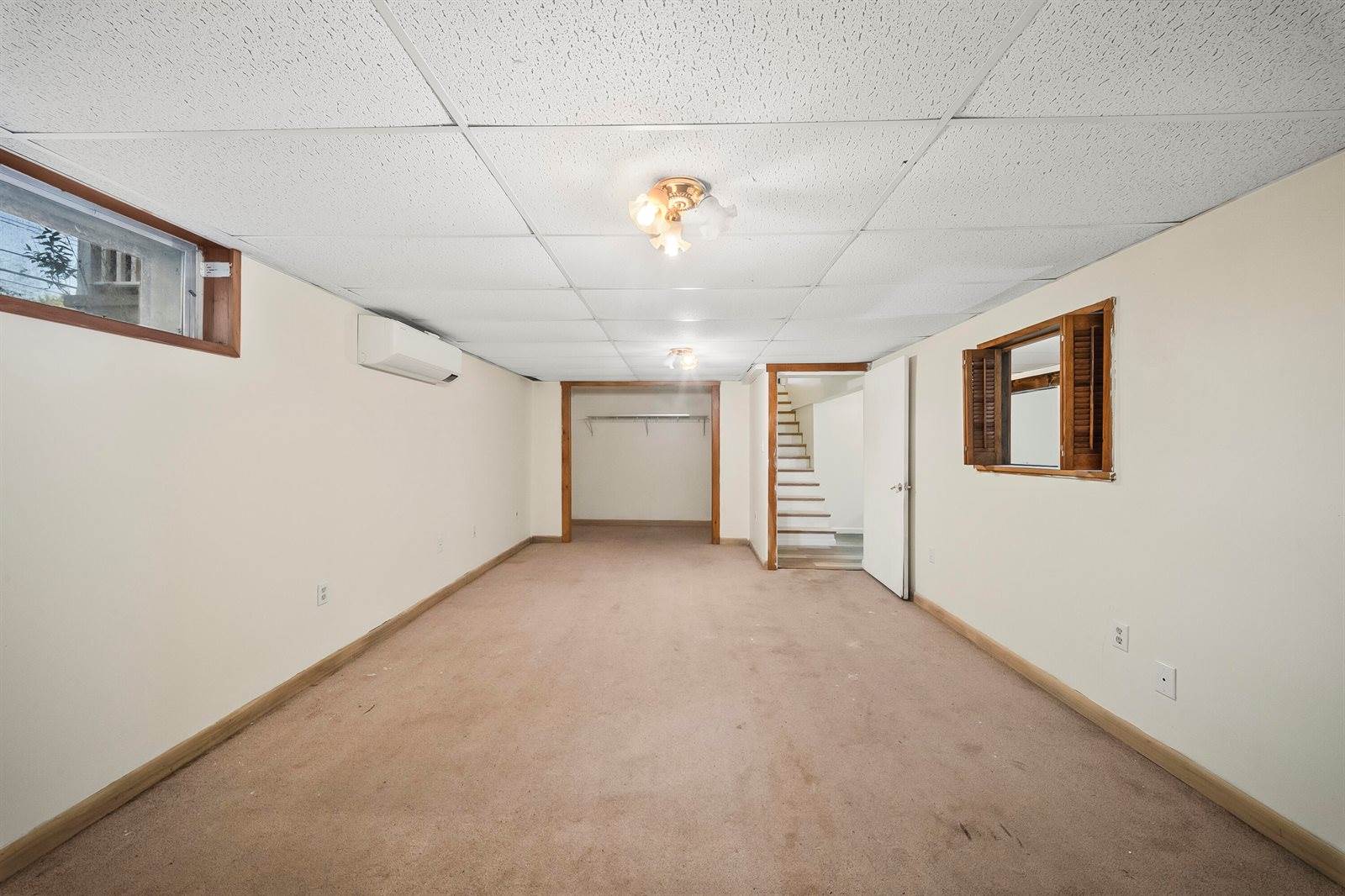 29 Thompson Road, Veazie, ME 04401