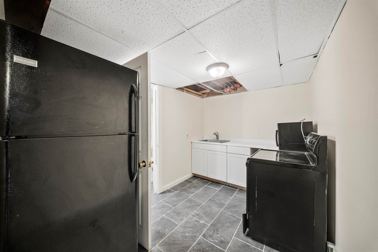 29 Thompson Road, Veazie, ME 04401