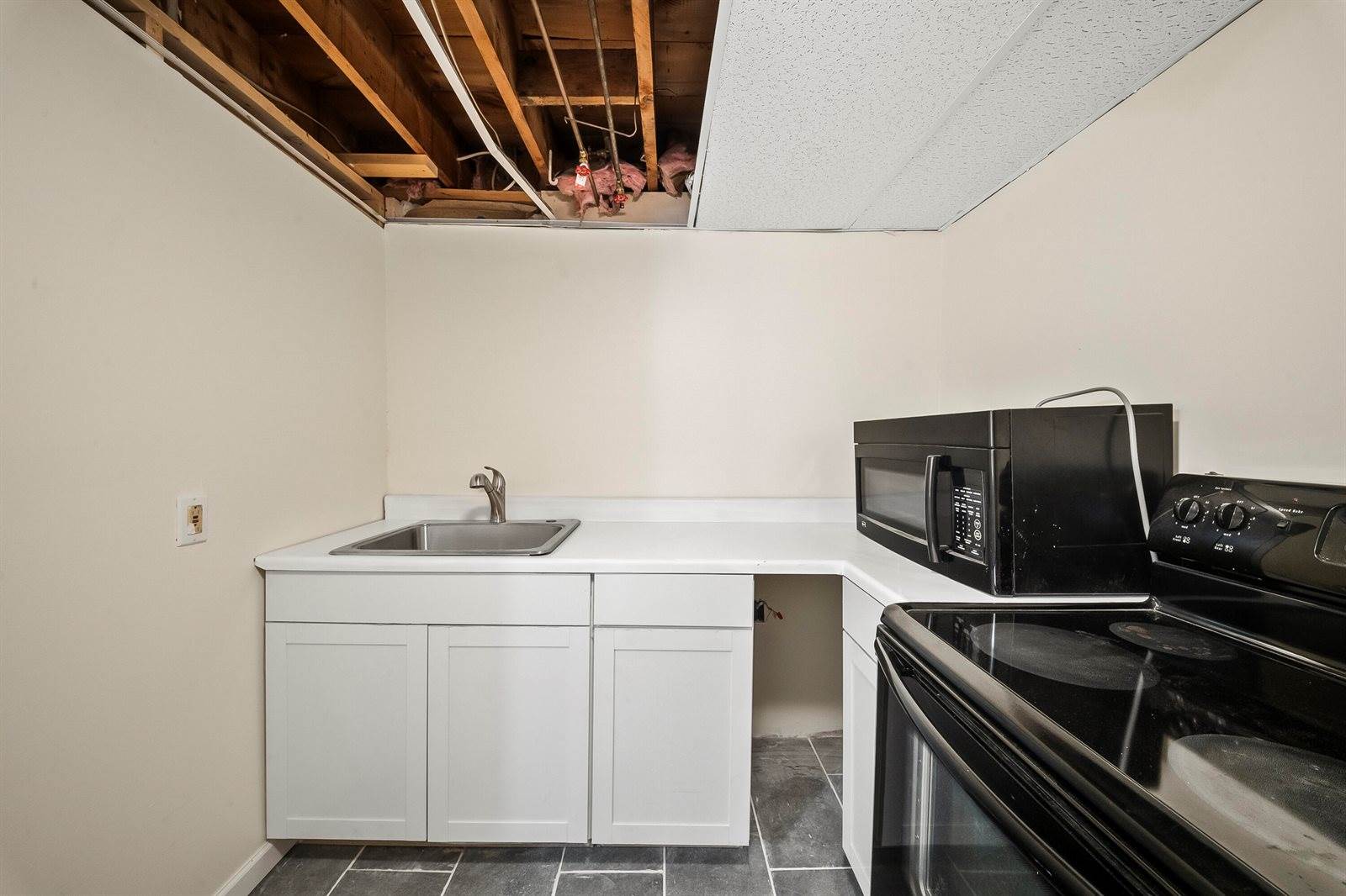 29 Thompson Road, Veazie, ME 04401