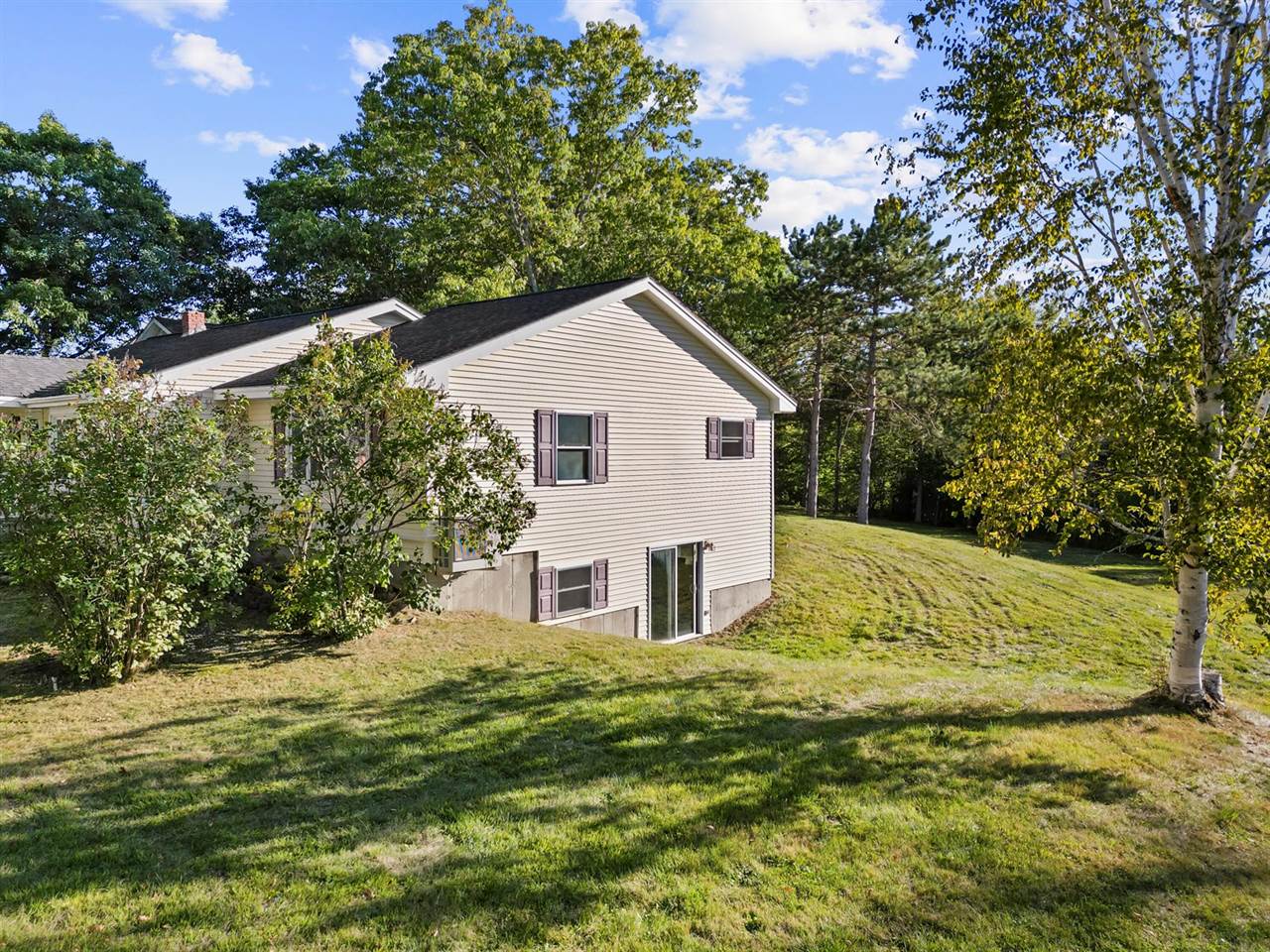 29 Thompson Road, Veazie, ME 04401