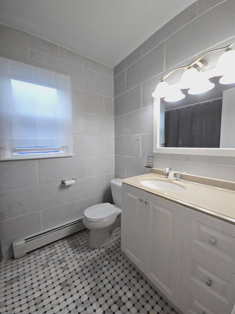 1000 Avenue C, Bayonne, NJ 07002