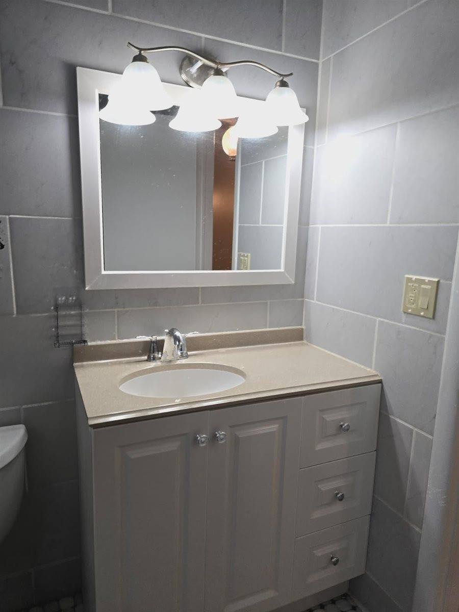 1000 Avenue C, Bayonne, NJ 07002