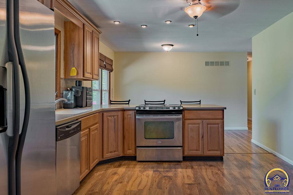 1512 SW 29th TER, Topeka, KS 66611