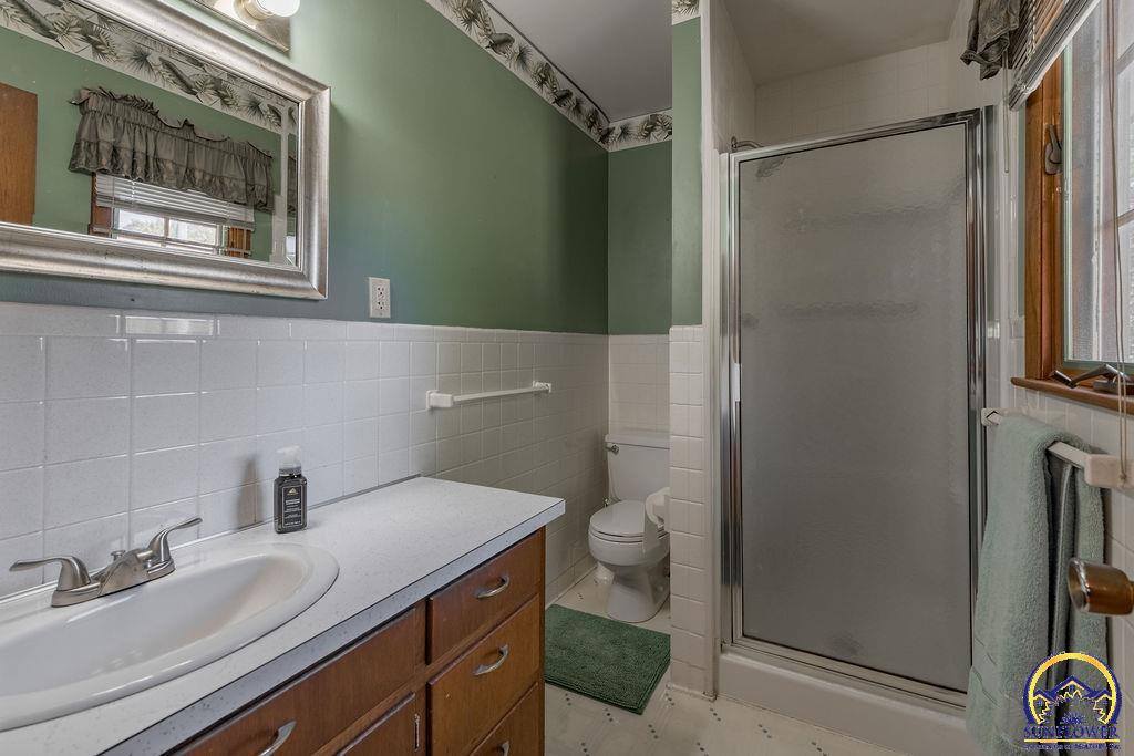 1512 SW 29th TER, Topeka, KS 66611