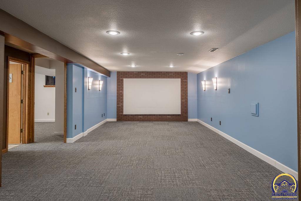 1512 SW 29th TER, Topeka, KS 66611