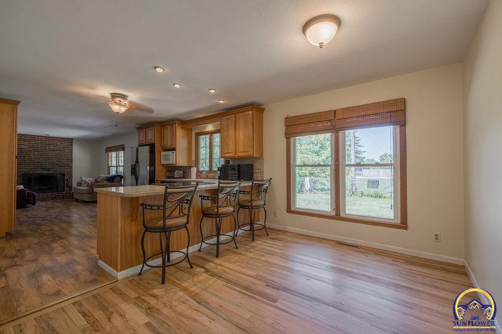 1512 SW 29th TER, Topeka, KS 66611