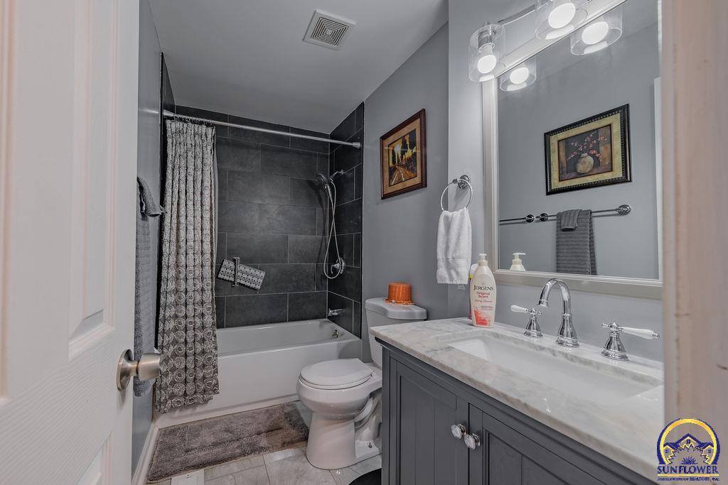 2337 SE Adams St, Topeka, KS 66605