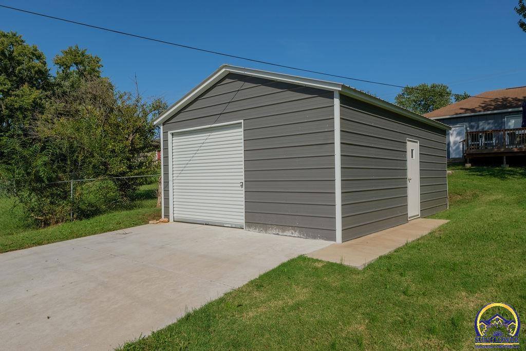 2337 SE Adams St, Topeka, KS 66605