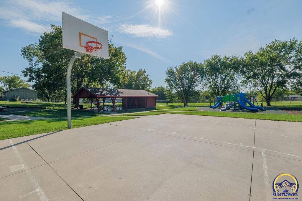 2337 SE Adams St, Topeka, KS 66605