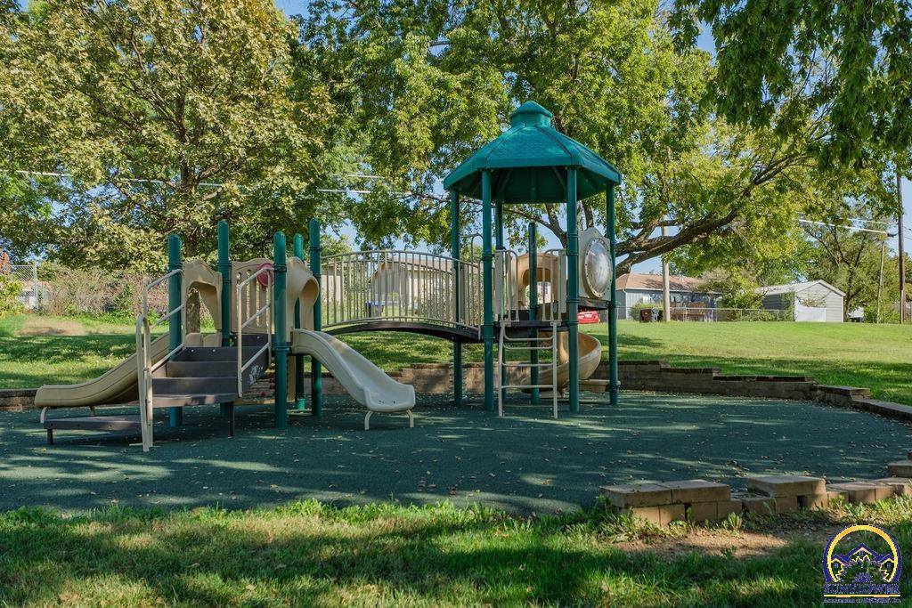 2337 SE Adams St, Topeka, KS 66605