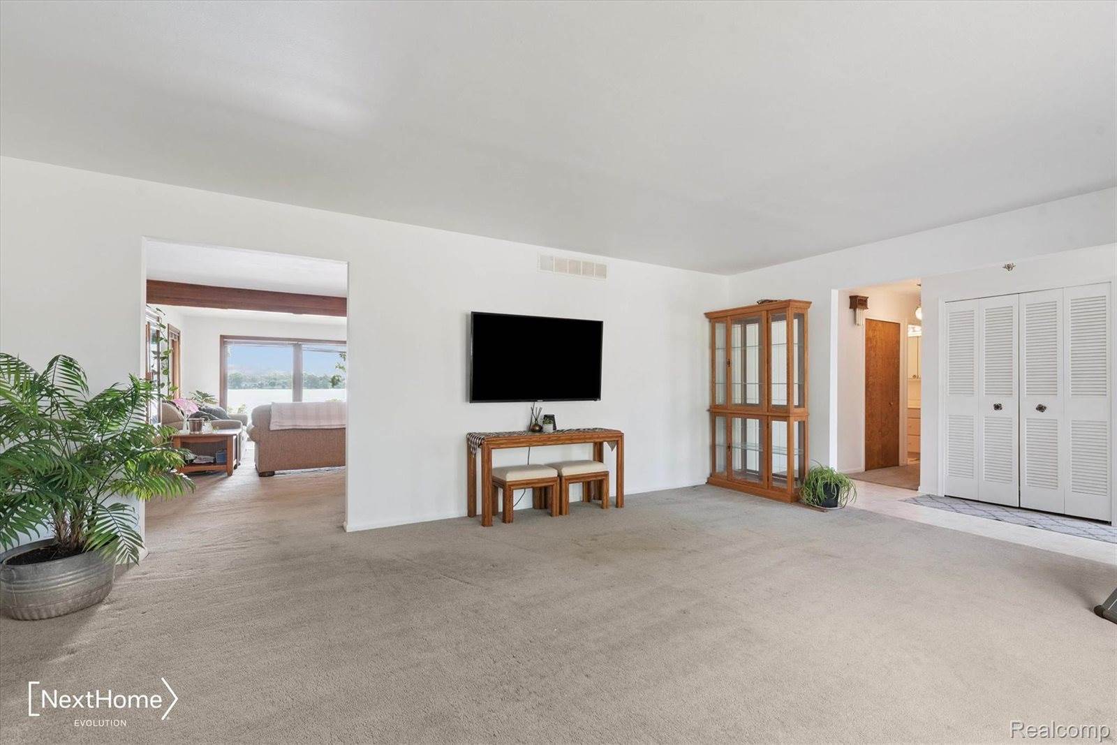 99 Potter Drive, BellevilleCity_Wayne, MI 48111