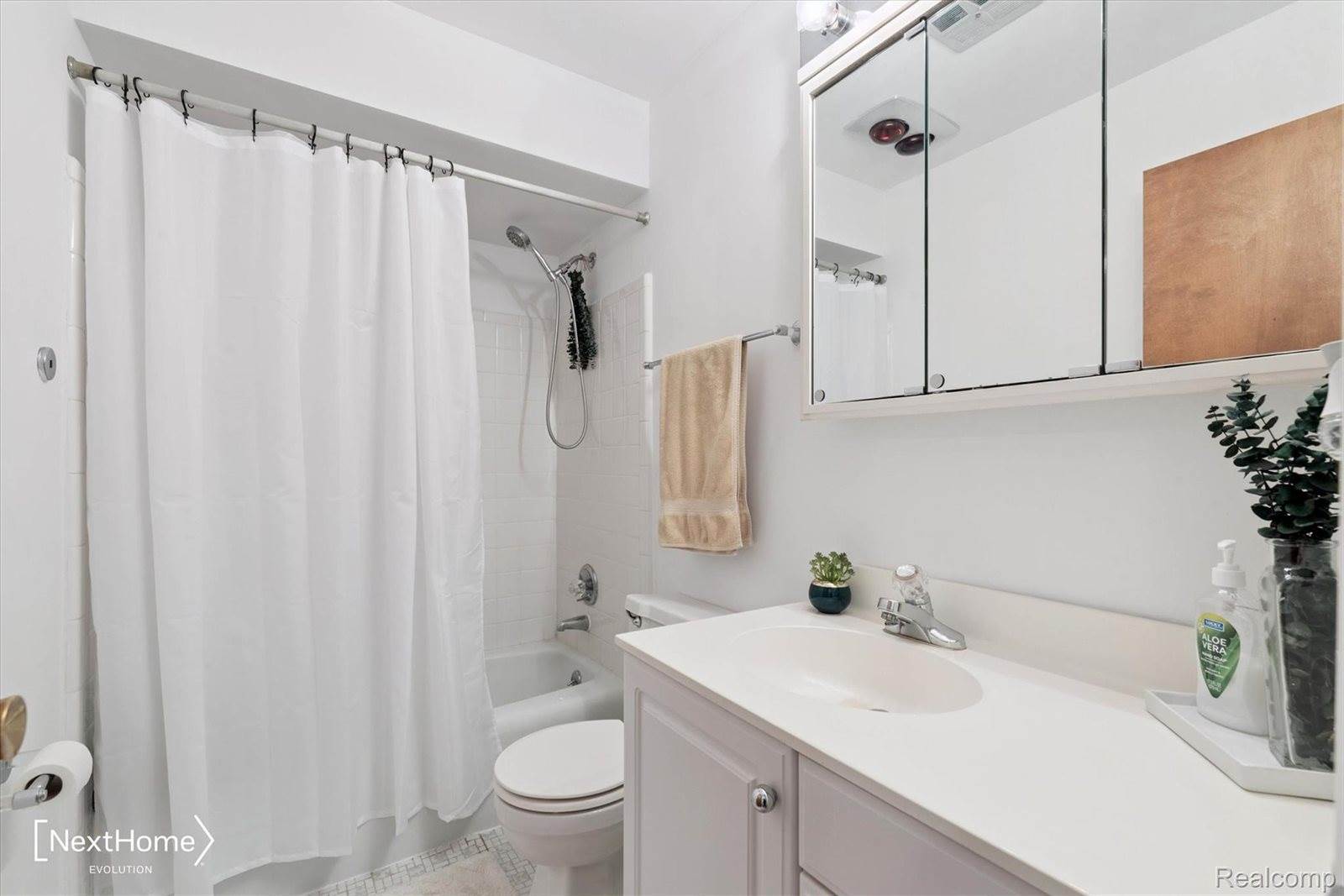 99 Potter Drive, BellevilleCity_Wayne, MI 48111