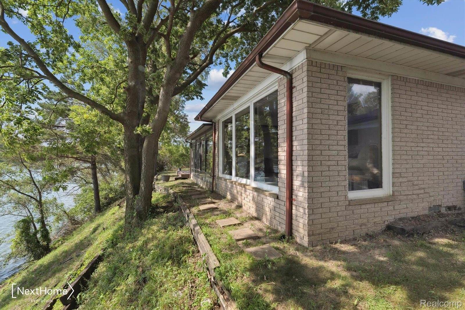 99 Potter Drive, BellevilleCity_Wayne, MI 48111