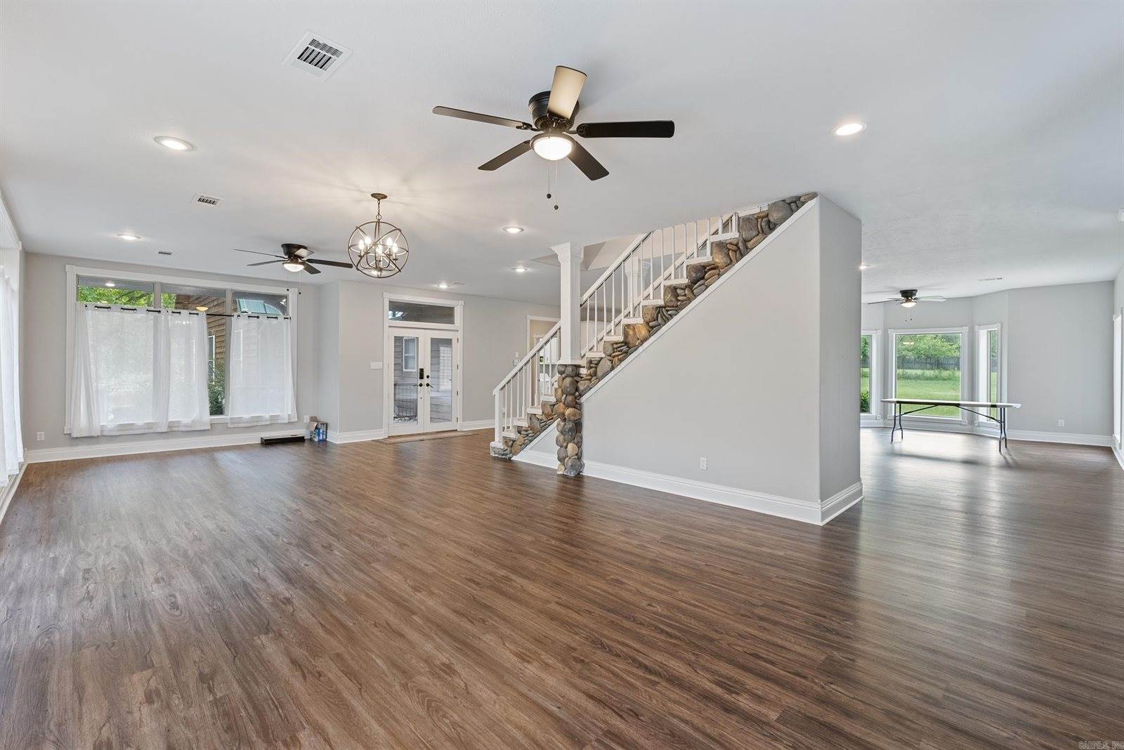 100 Plantation Ln, Batesville, AR 72501