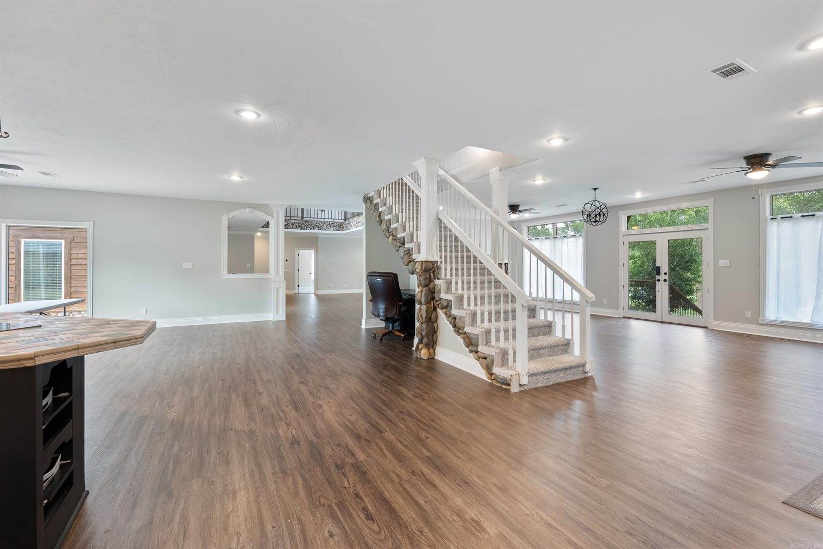 100 Plantation Ln, Batesville, AR 72501