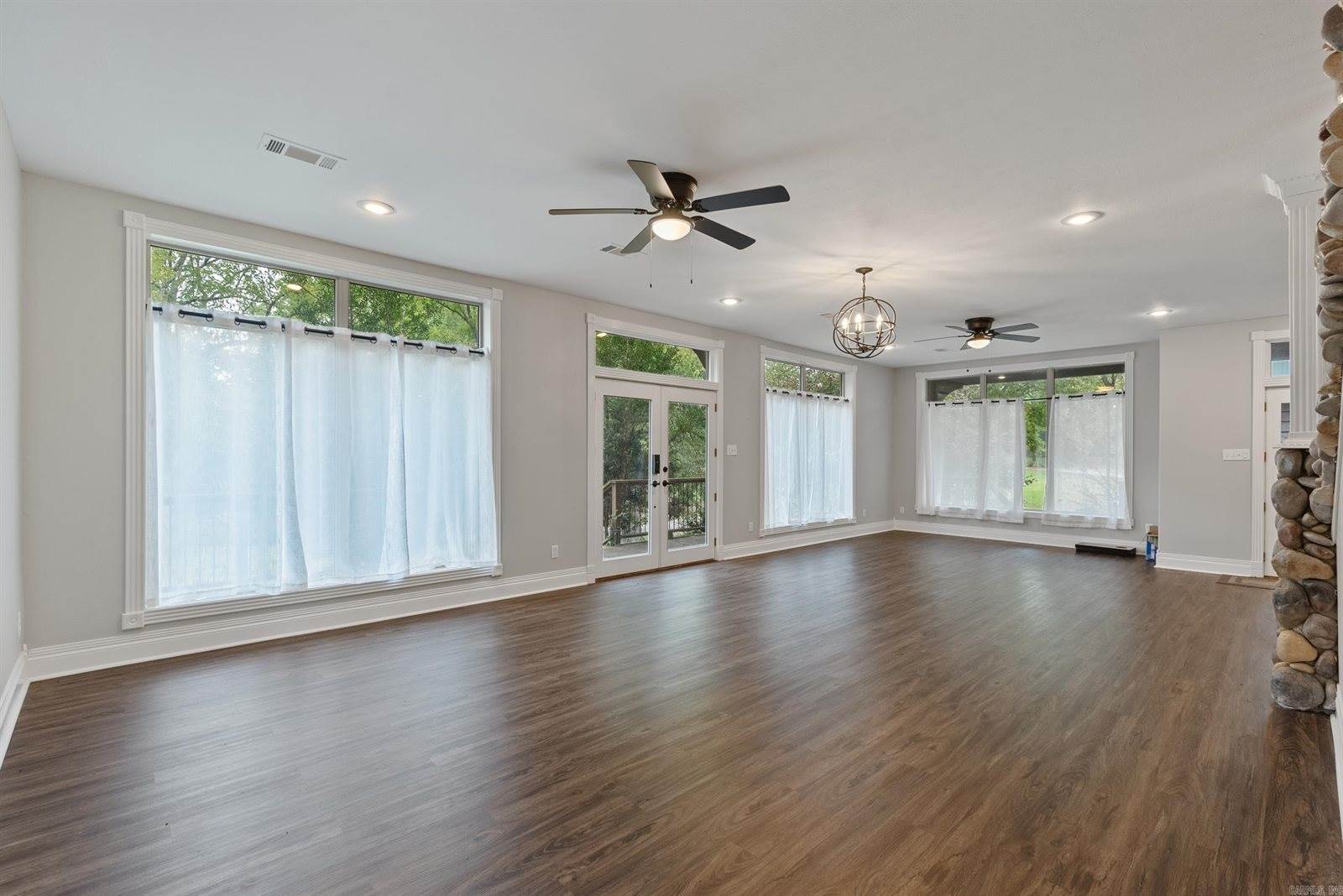 100 Plantation Ln, Batesville, AR 72501