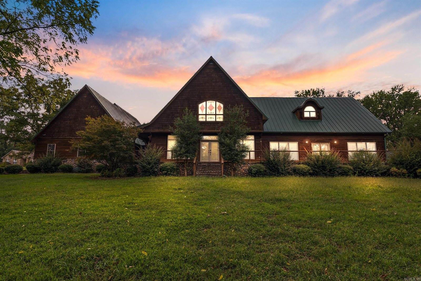 100 Plantation Ln, Batesville, AR 72501