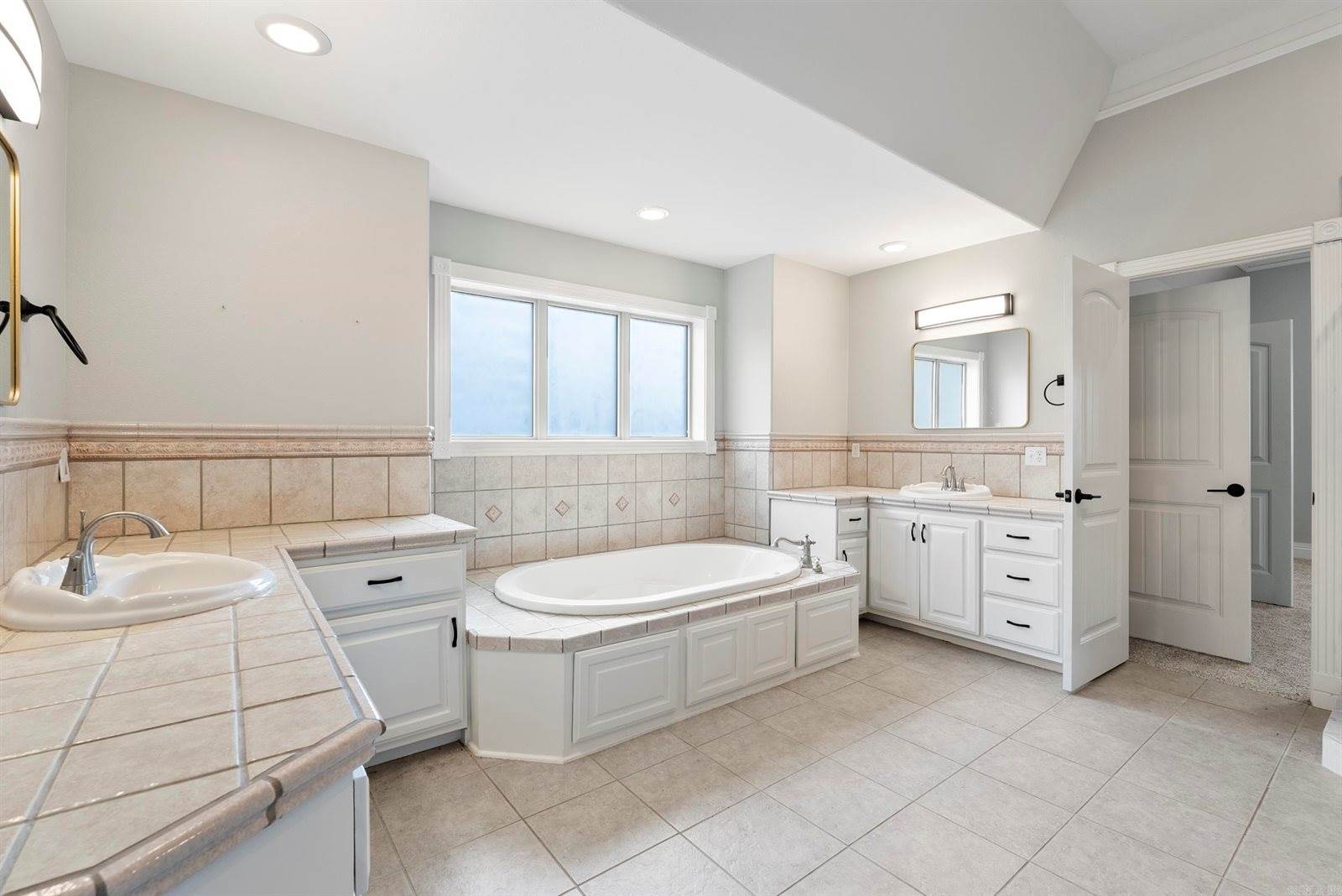 100 Plantation Ln, Batesville, AR 72501