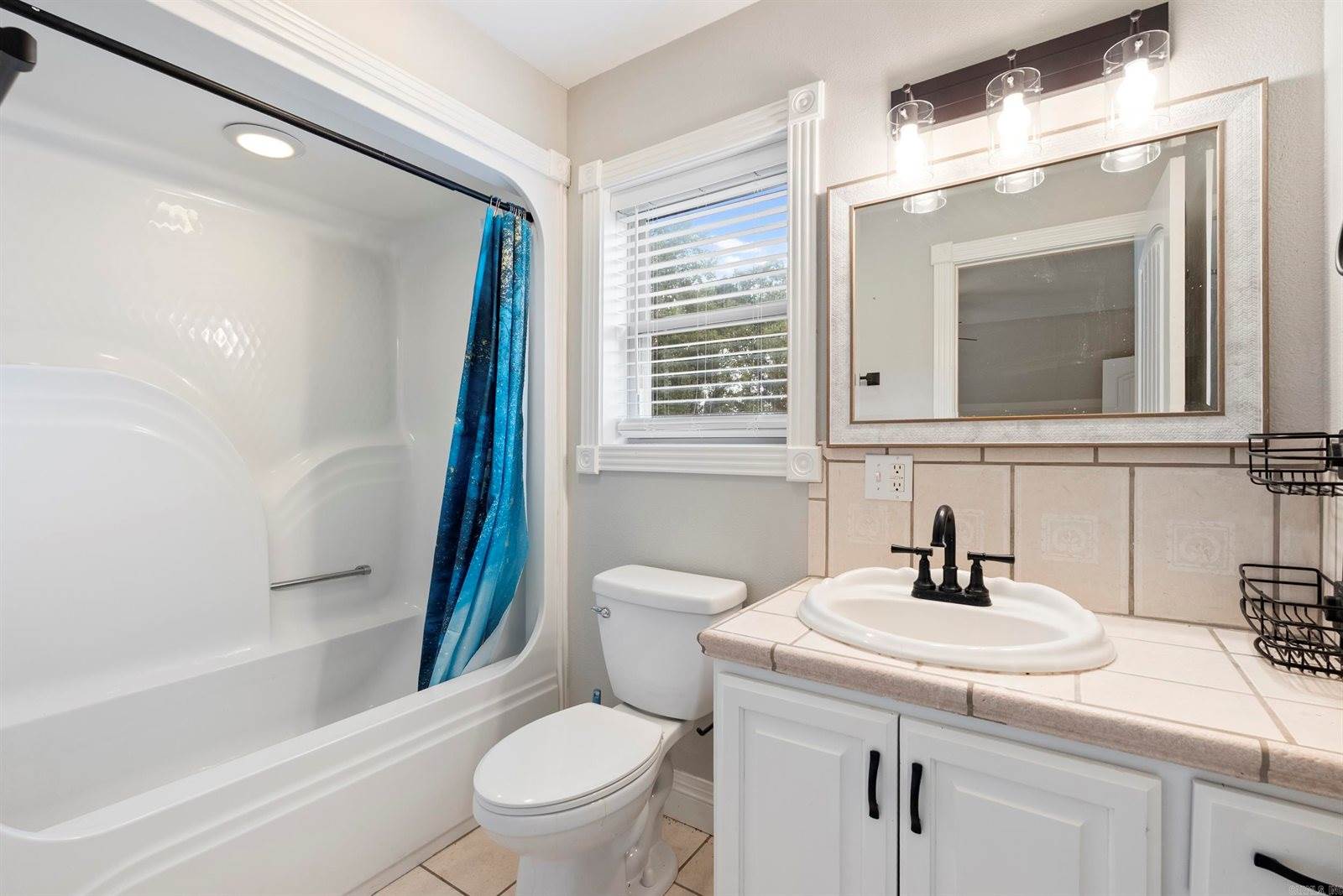 100 Plantation Ln, Batesville, AR 72501