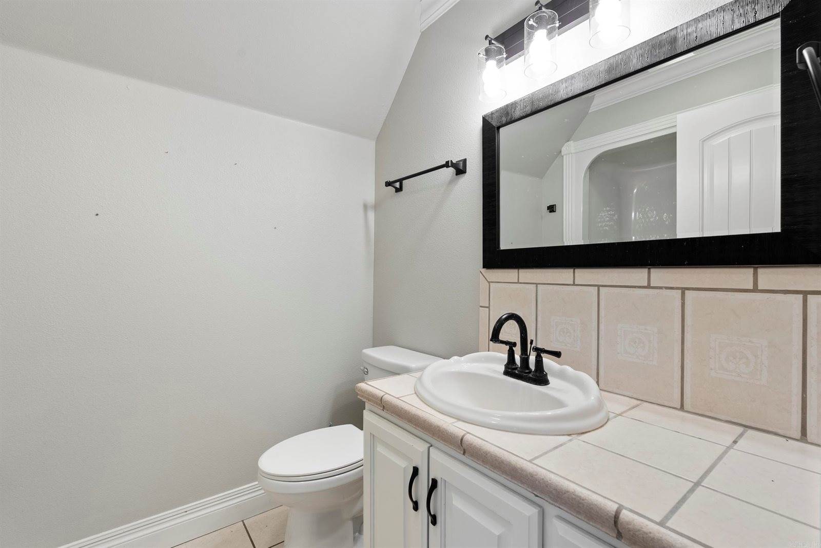 100 Plantation Ln, Batesville, AR 72501