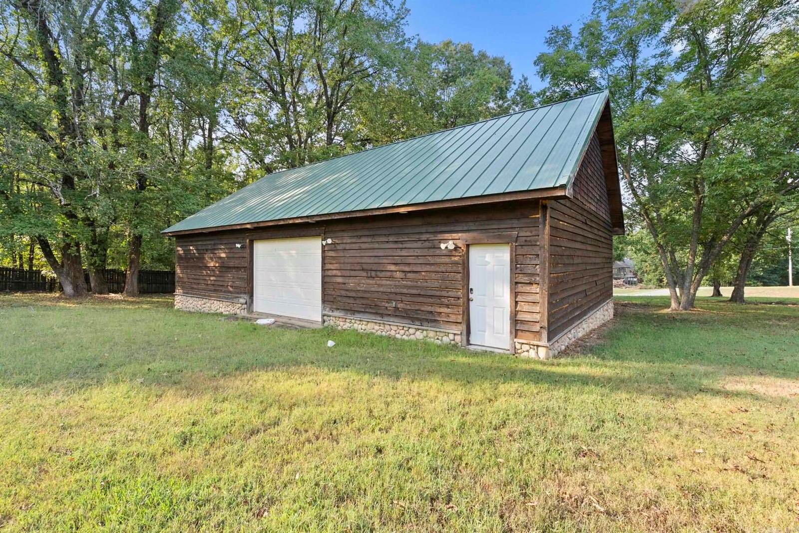 100 Plantation Ln, Batesville, AR 72501