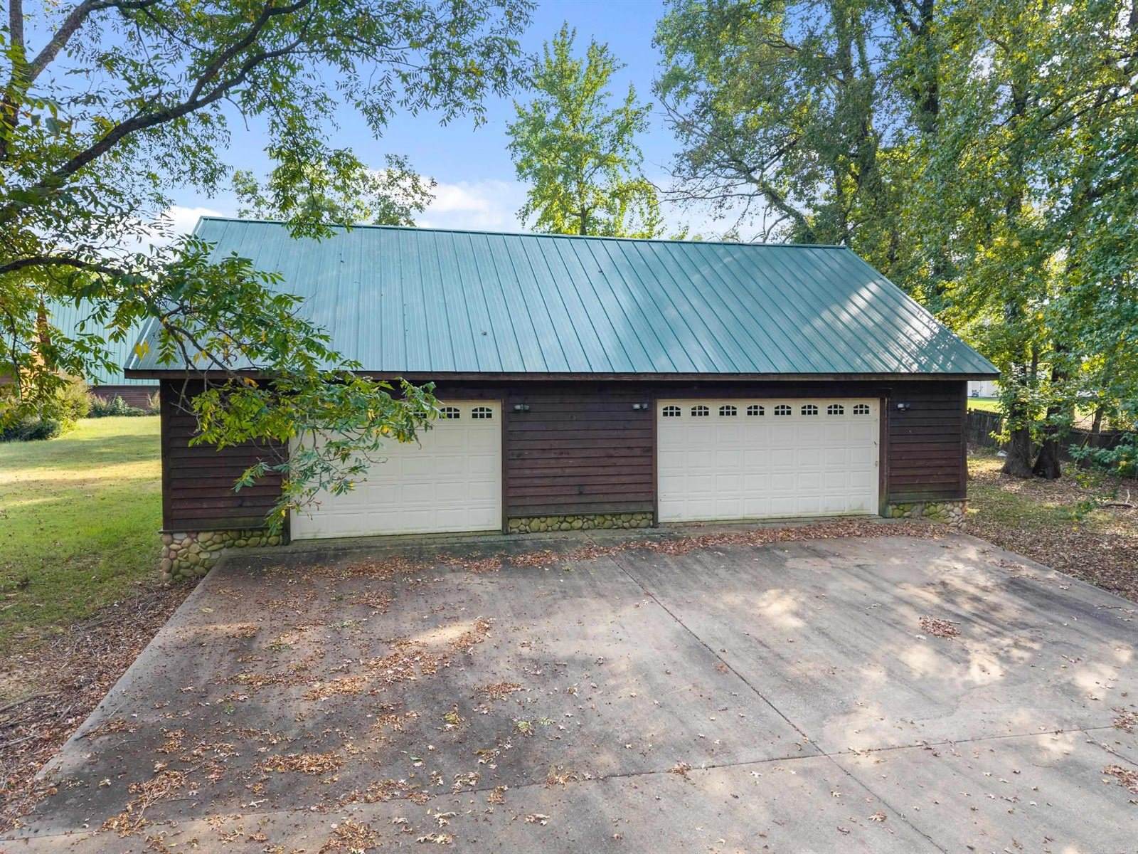 100 Plantation Ln, Batesville, AR 72501