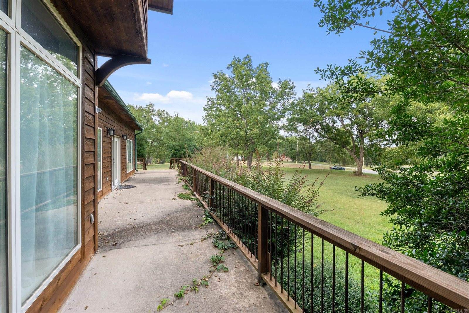 100 Plantation Ln, Batesville, AR 72501