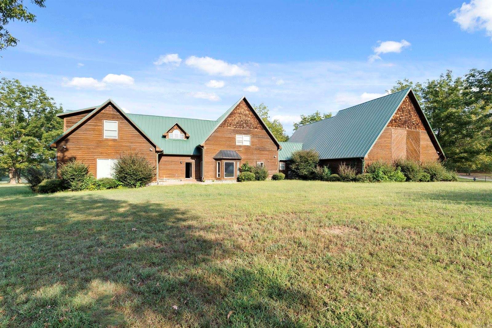 100 Plantation Ln, Batesville, AR 72501