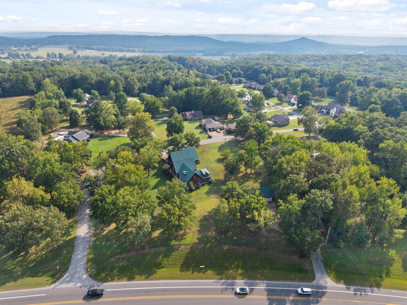 100 Plantation Ln, Batesville, AR 72501