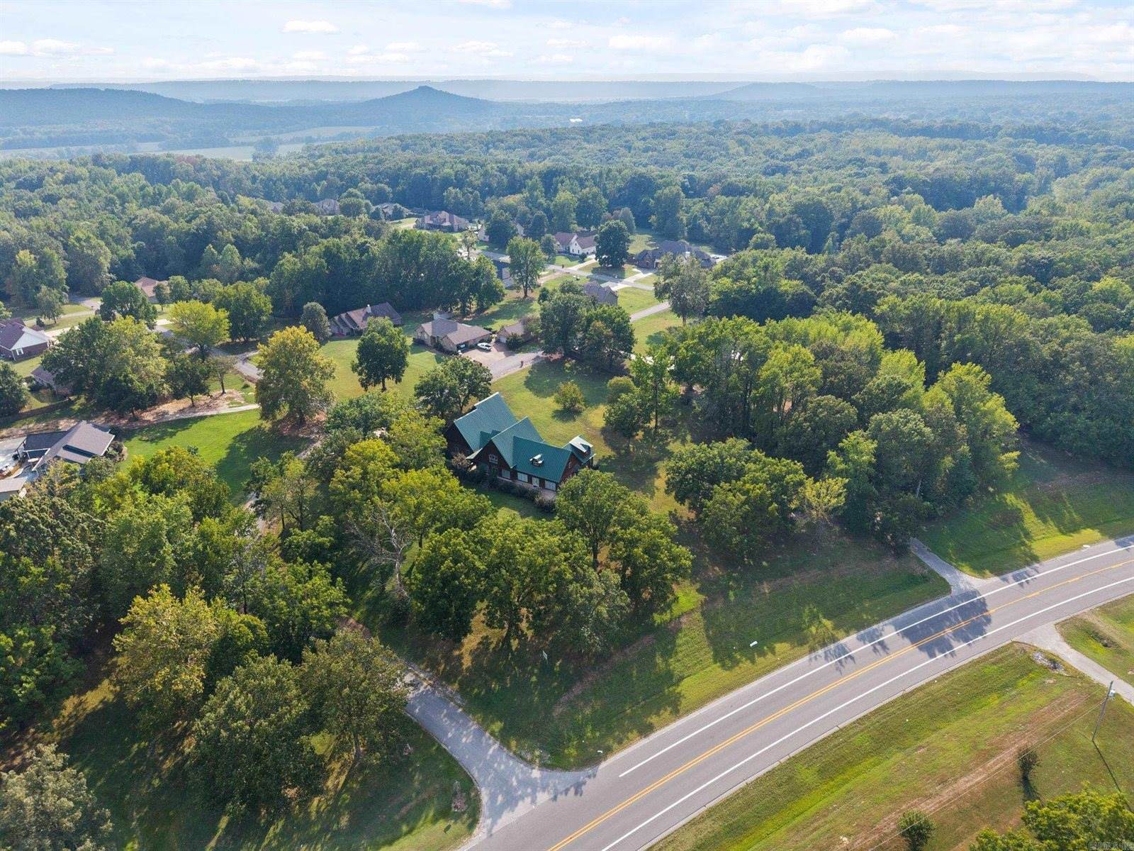 100 Plantation Ln, Batesville, AR 72501