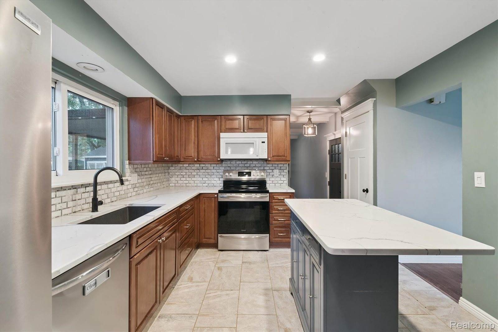 36600 Tessens Drive, ClintonCharterTownship_Macomb, MI 48035