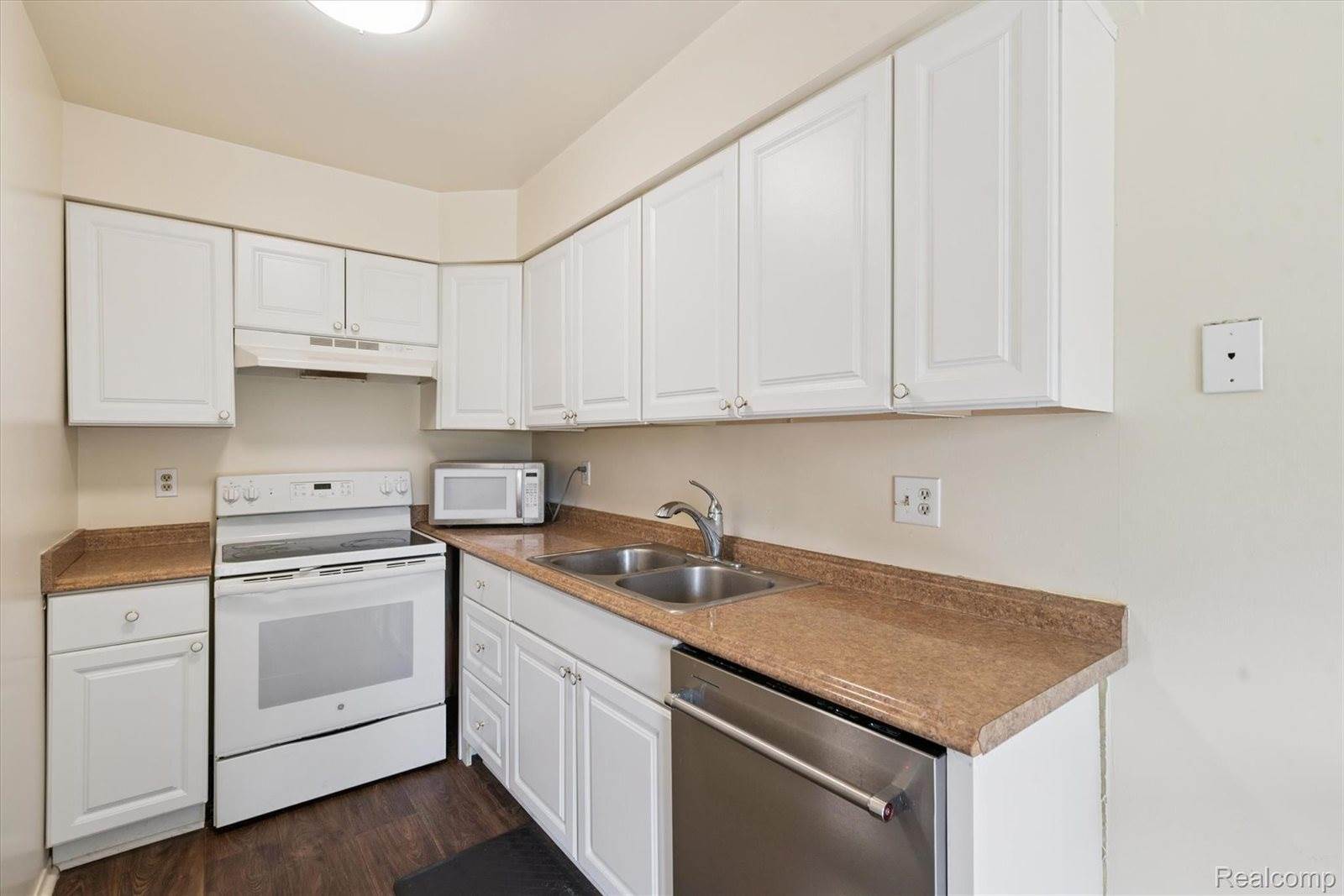 8346 Lakeview Drive, SuperiorCharterTownship_Washtenaw, MI 48198