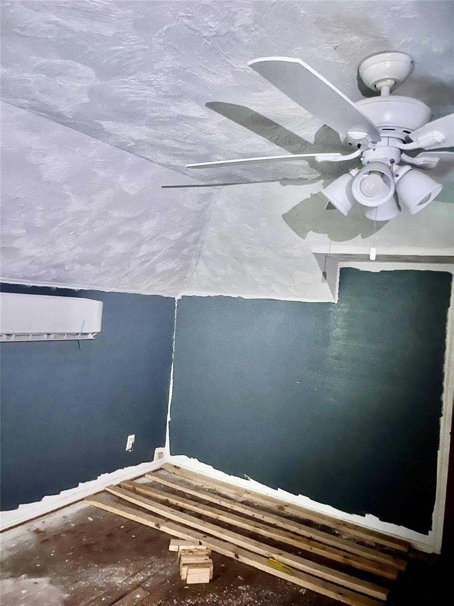 2716 Avenue P 1/2, Galveston, TX 77550