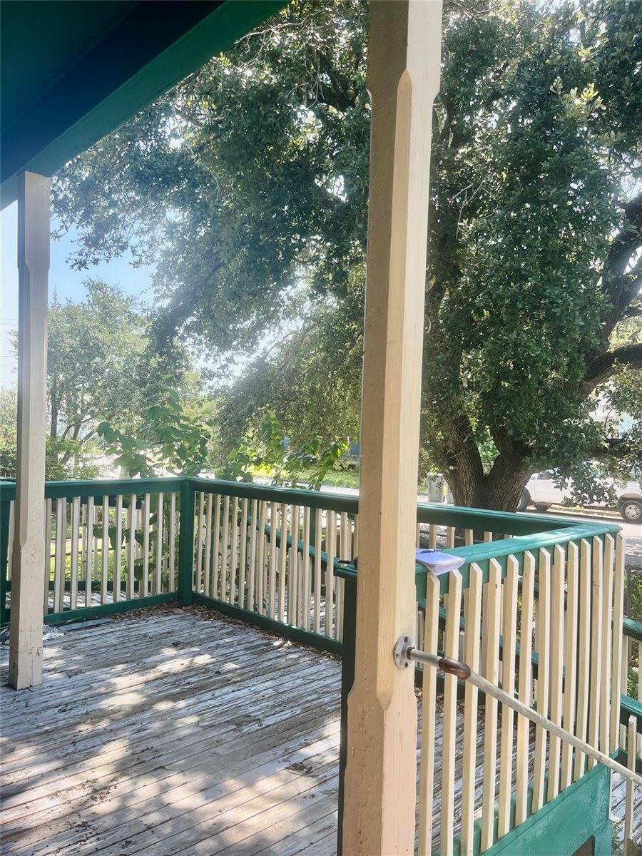 2716 Avenue P 1/2, Galveston, TX 77550