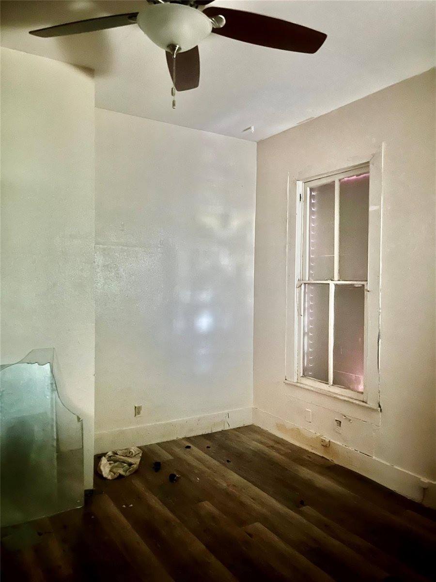 2716 Avenue P 1/2, Galveston, TX 77550