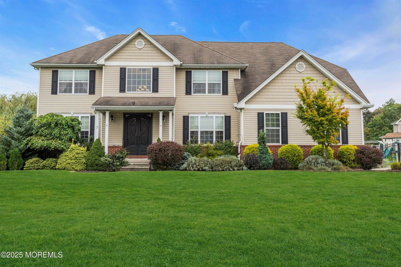 7 Whispering Grove Boulevard, Jackson, NJ 08527