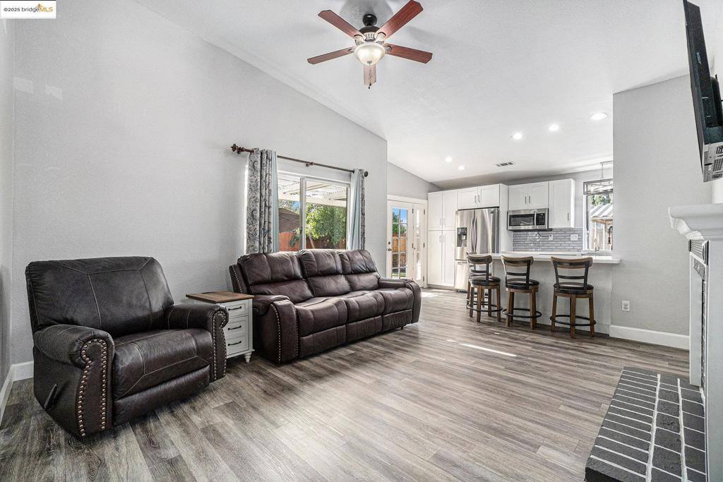 80 Mandeville Ct, Oakley, CA 94561