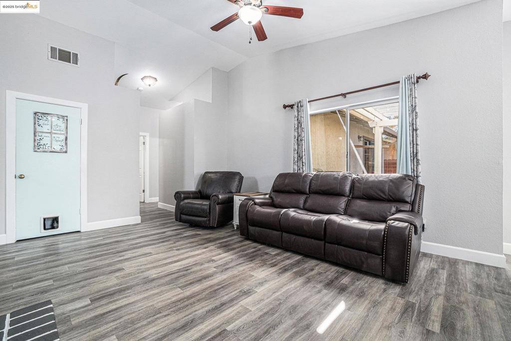 80 Mandeville Ct, Oakley, CA 94561