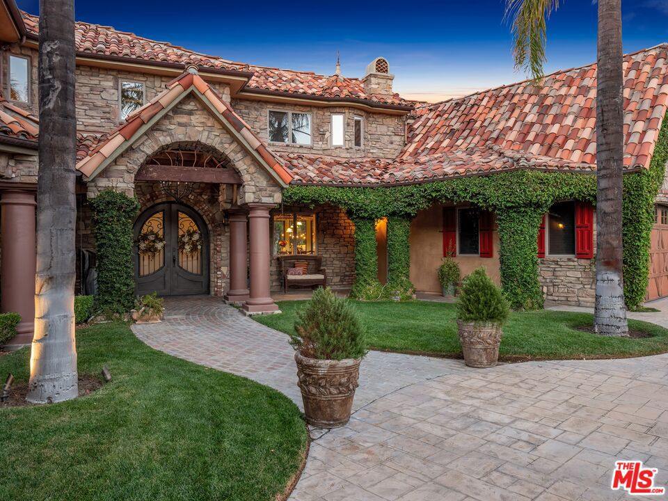 27023 Rolling Hills Avenue, Canyon Country, CA 91387