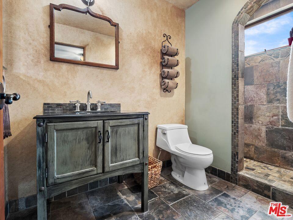 27023 Rolling Hills Avenue, Canyon Country, CA 91387