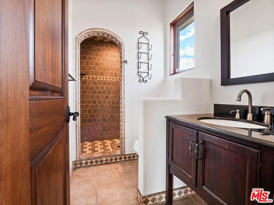 27023 Rolling Hills Avenue, Canyon Country, CA 91387