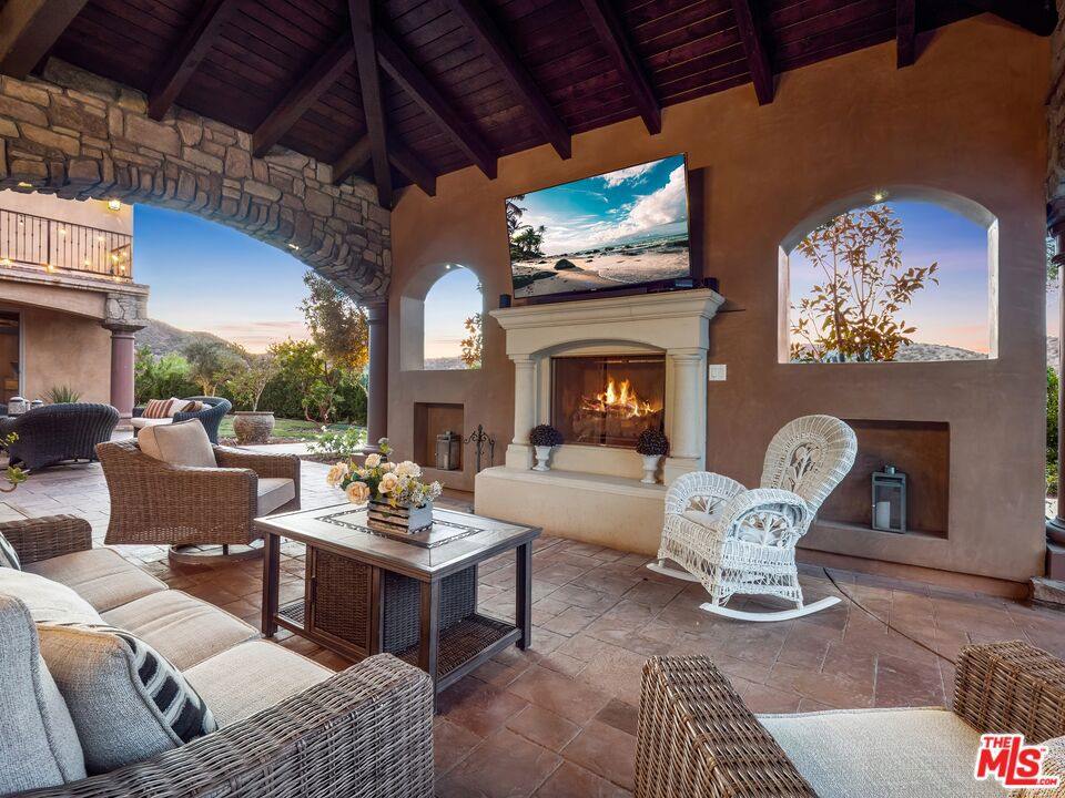 27023 Rolling Hills Avenue, Canyon Country, CA 91387