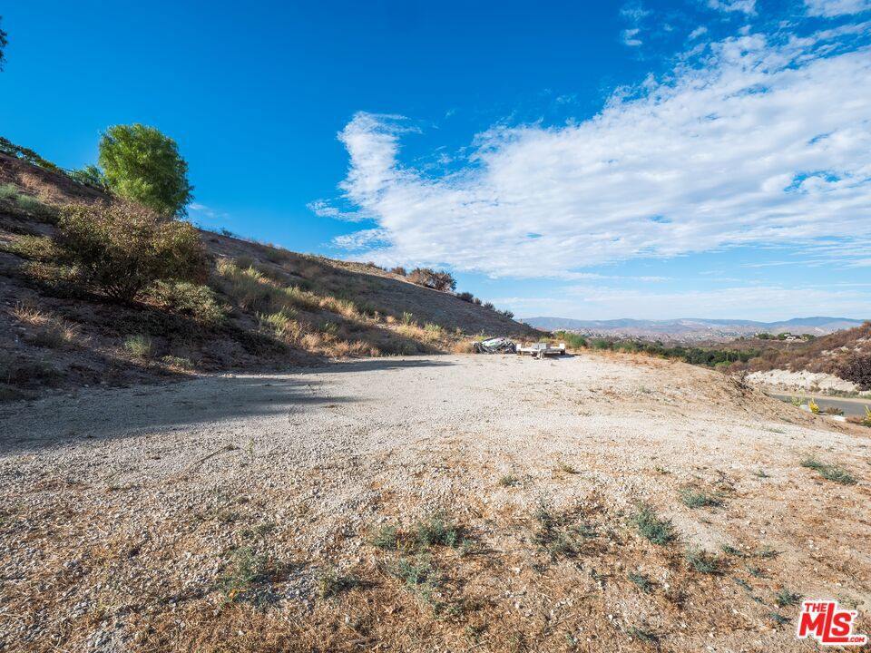 27023 Rolling Hills Avenue, Canyon Country, CA 91387