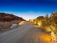 27023 Rolling Hills Avenue, Canyon Country, CA 91387