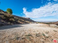 27023 Rolling Hills Avenue, Canyon Country, CA 91387